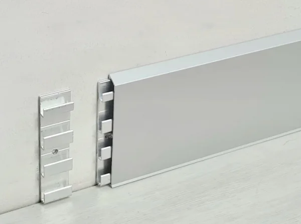 Алюминиевый плинтус Fezard Кабельный ALP-С70 Алюминий 70*10*2500 мм в Тюмени