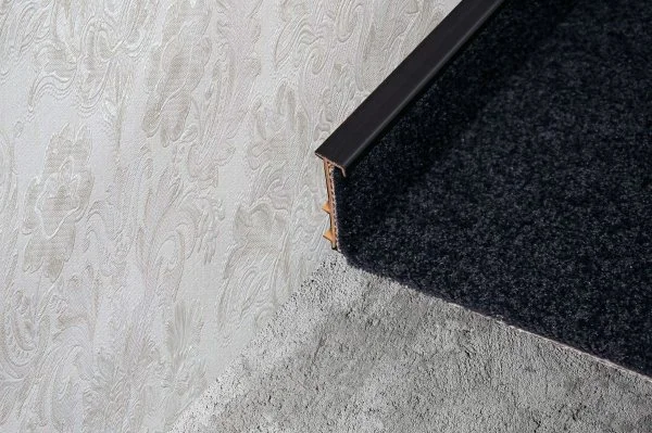 Плинтус для ковролина Korner Listwa 109 Черный 2,5м (50мм) в Тюмени